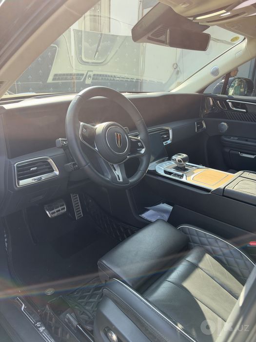 ПРОДАЁТСЯ Hongqi — китайский Rolls-Royce!