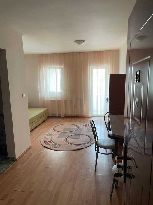 Dau în chirie apartament cu o camera
