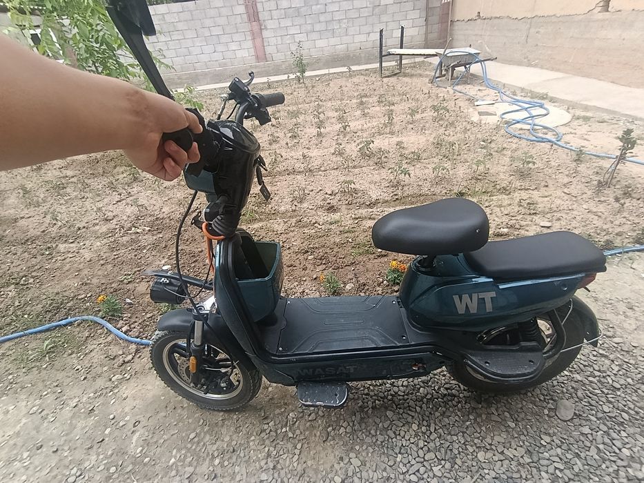 Skuter sotiladi srochno