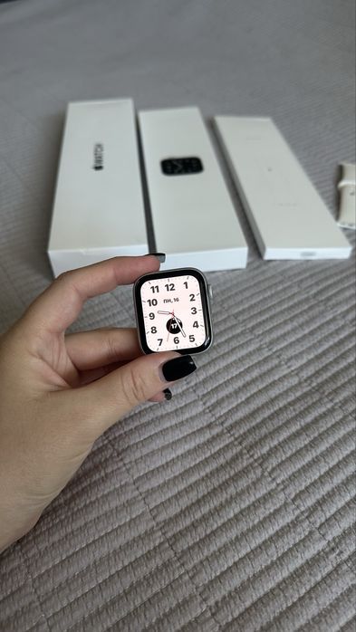 Продам Apple Watch SE Silver 44мм