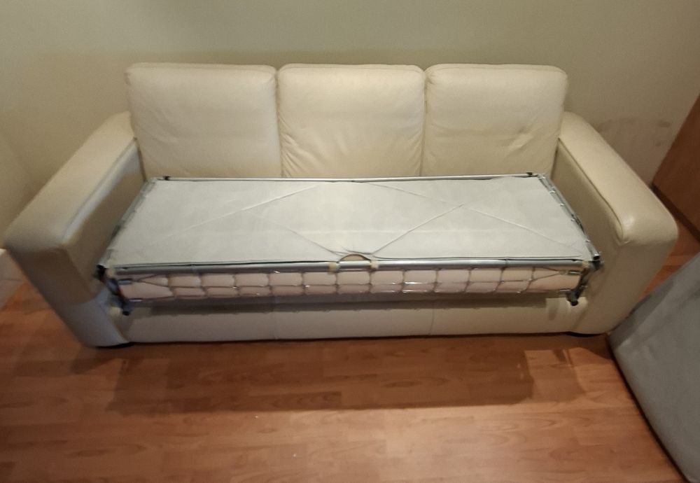 Canapea extensibila din piele naturala stare perfectă  800lei