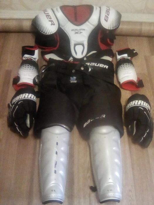 Продам хоккейную форму