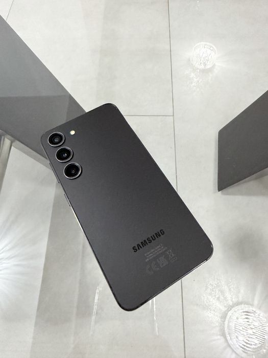 Samsung S23  black 256Gb neverlocked • pata neagra oe ecran •