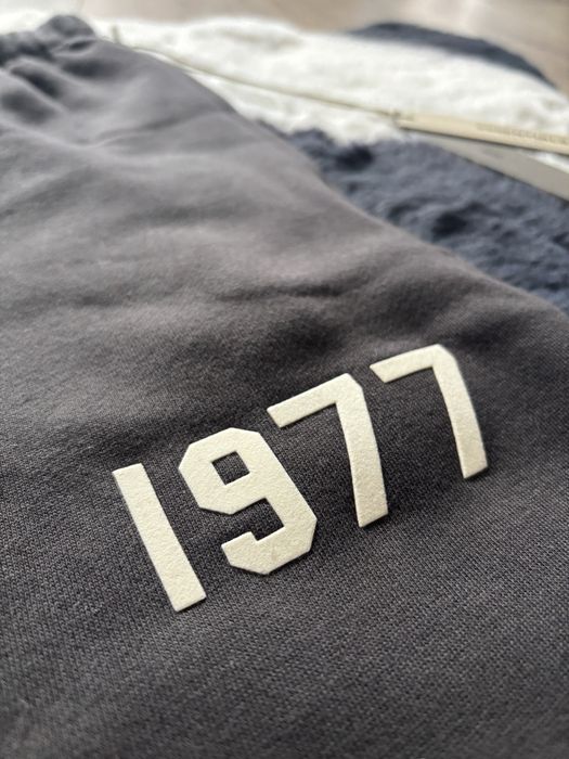 Къси панталони Essentials SS22 1977