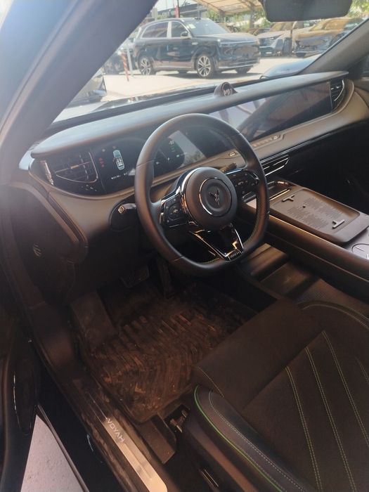 voyah free 318  appolo talik 25/25 rest  yil probeg 19 000 qoraga qora