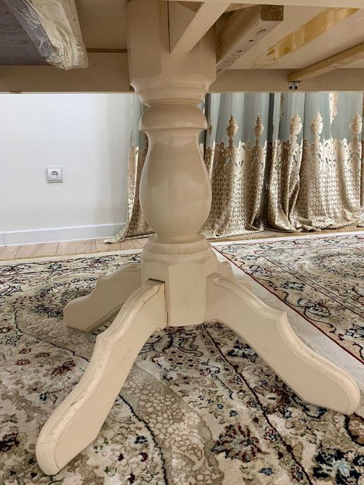 Стол для гостиной