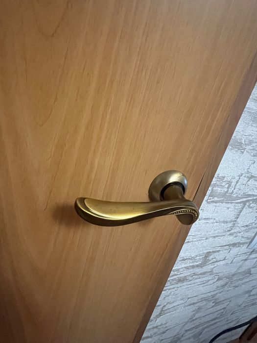 Продам дверь с замком