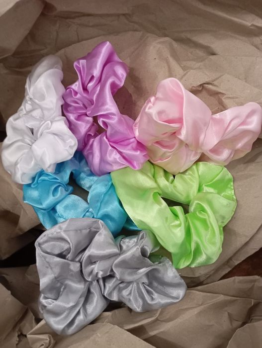 6 броя Скрънчи , лед скрънчи , ластик за коса , светещ ластик за коса