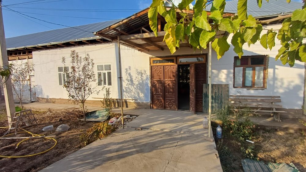 Xovlilik uy 6 sotix 8 honalik 2 dush Termiz Mahallasida