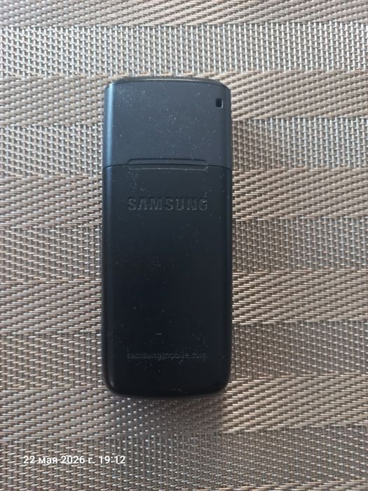 Продавам телефон  Samsung SGH-B100