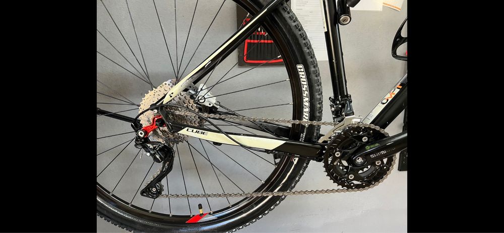 Bicicleta cube attention