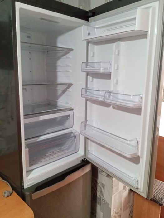 Холодильник Samsung