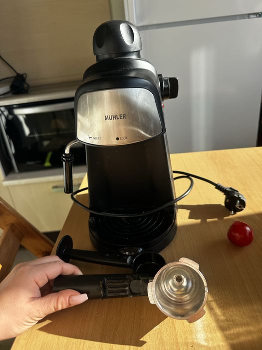 Черна кафе машина