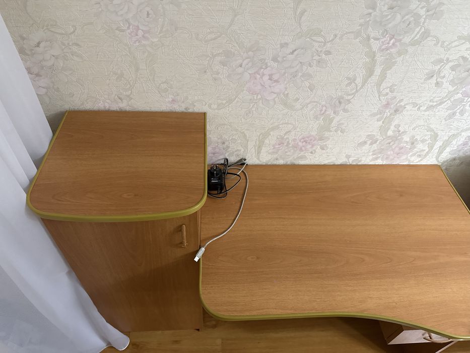 Продам письменный компьютерный стол 1