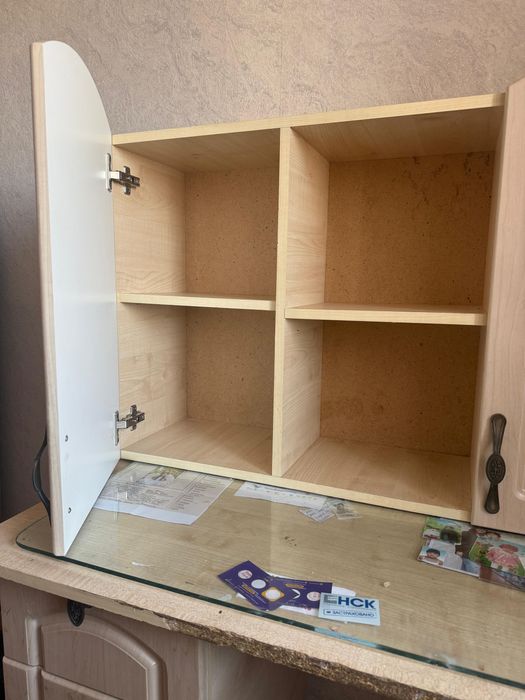 Продается письменный стол и навесная тумба