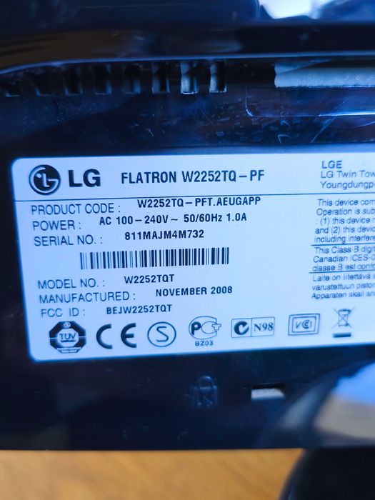 Монитор LG W2252TQ