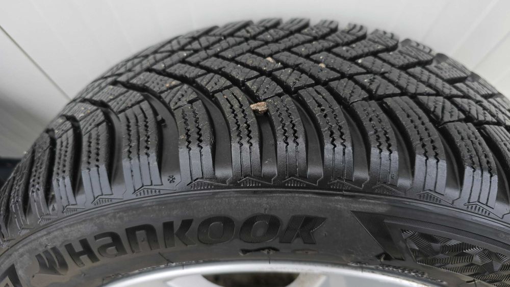 джанти за BMW E46 със зимни гуми Hankook Winter i*cept RS3, DOT 2023 г