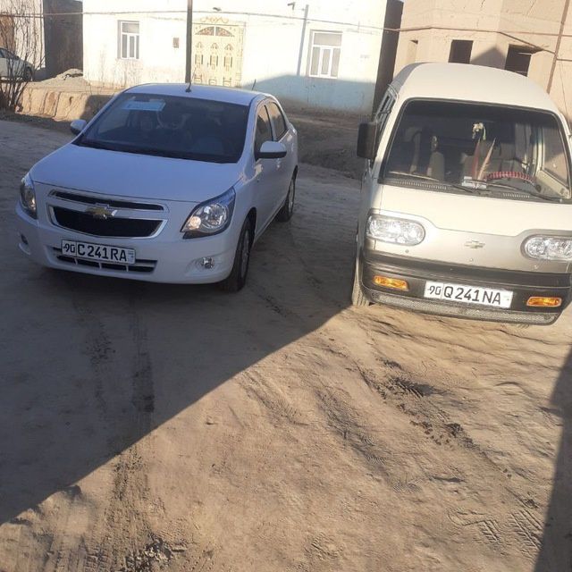 Moshina holati yaxshi hamma joyi radnoy ideyalni turibdi