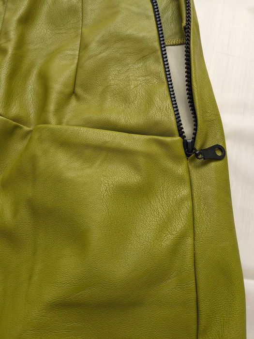 Pantaloni piele ecologică verde olive – mărime 38 (potriviți S) – NOI