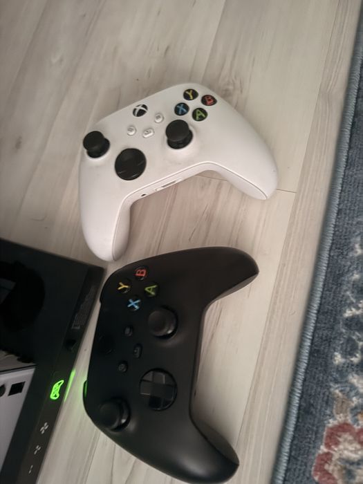Продам Xbox Series X 1 ТБ