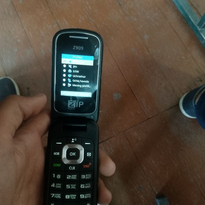 Zip 909 eligantni tel