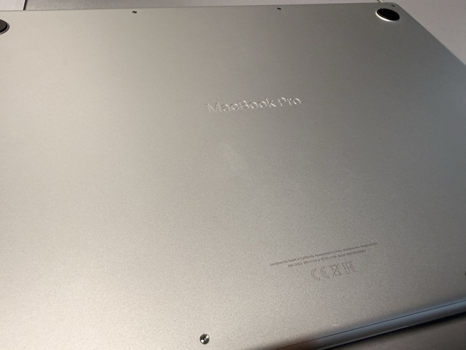 Macbook pro M2 16"(2023) 16GB/512