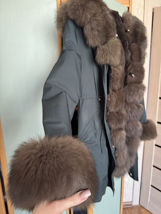 Продам парку женскую размер 44