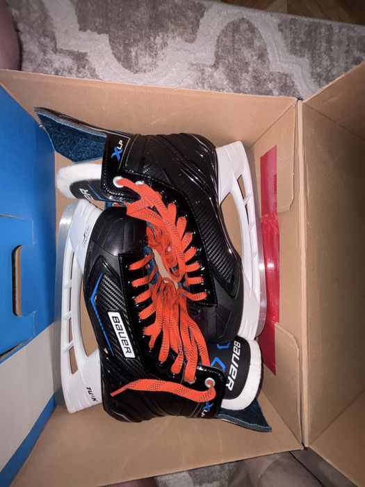 Продам коньки Bauer