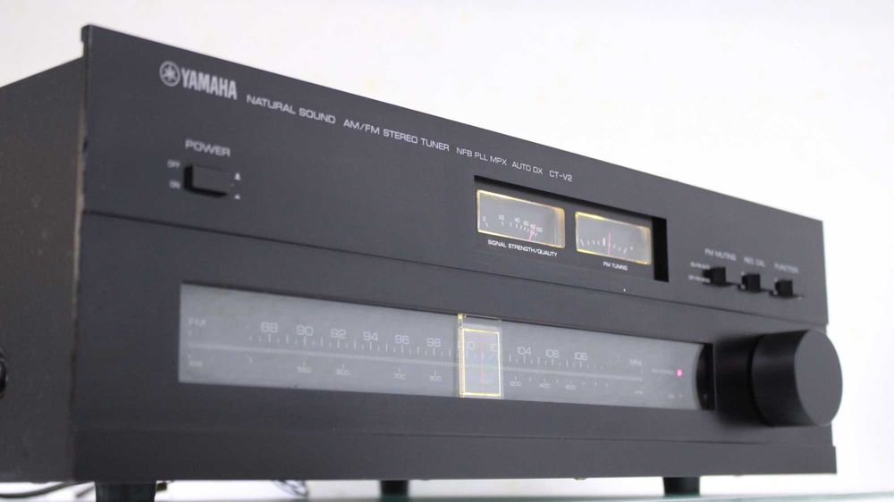 Tuner analogic Yamaha Natural Sound CT-V2.