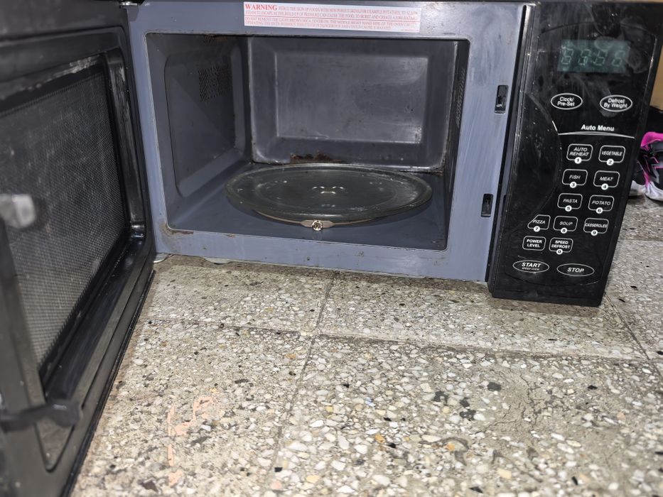 Микровълнова фурна Делонги