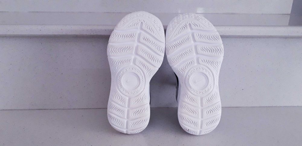 adidasi copii Nike marimea 28