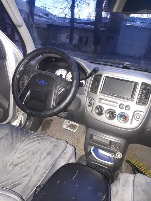 Автомобиль Форд Эскейп