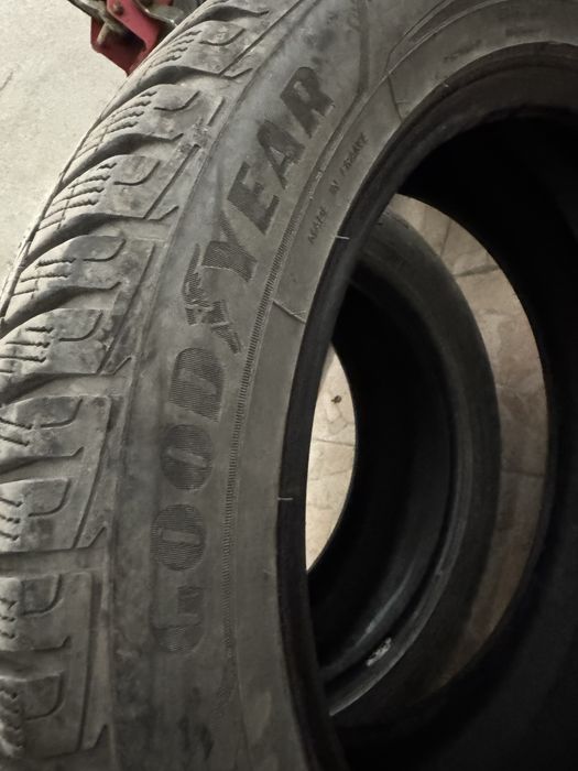 Зимни гуми Goodyear 215/55/17 - 2 бр.