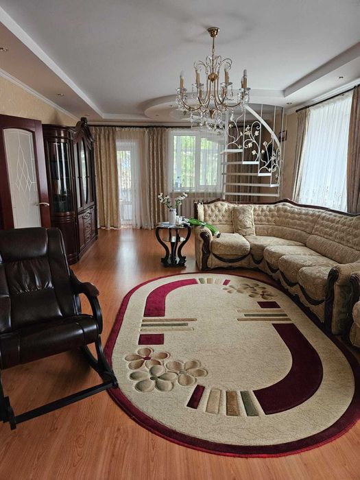 Продам  кирпичный коттедж