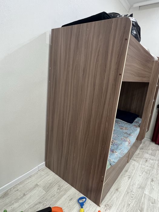 Продается кровать двух яростная