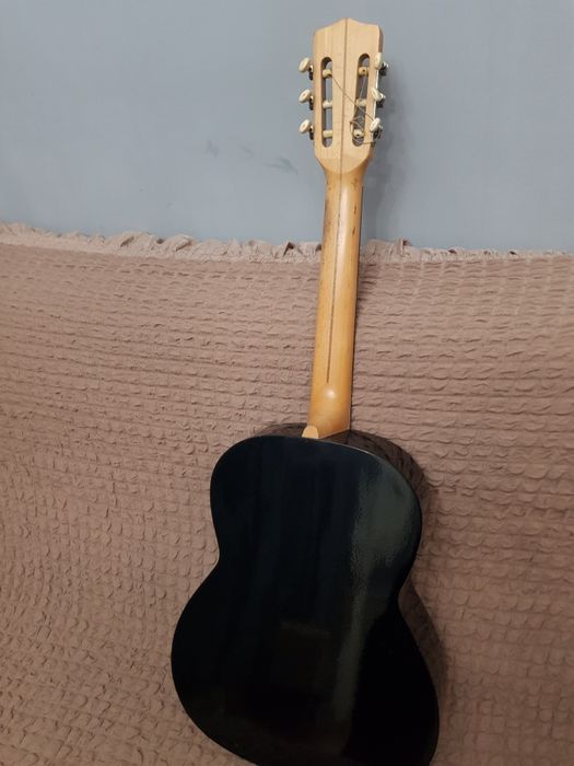 Продам акустическую гитару ORFEUS