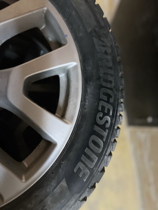 Зимние шины Bridgestone на дисках