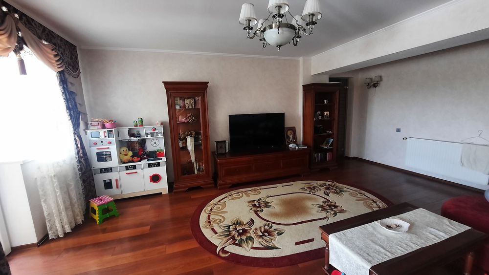 Închiriez apartament spatios