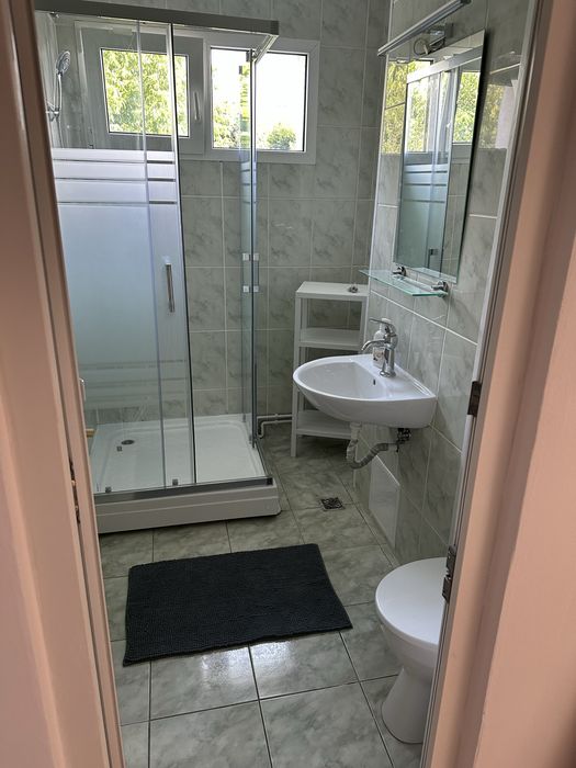 Apartament cu 2 camere, complet mobilat și utilat, renovat – de închiriat