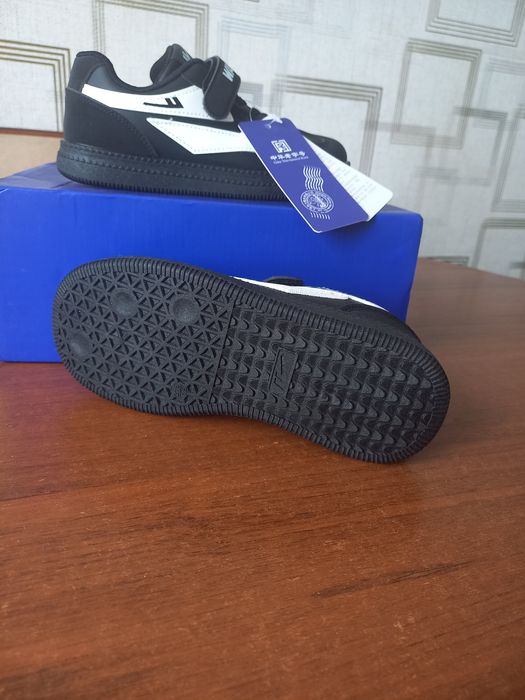 Кроссовки детские