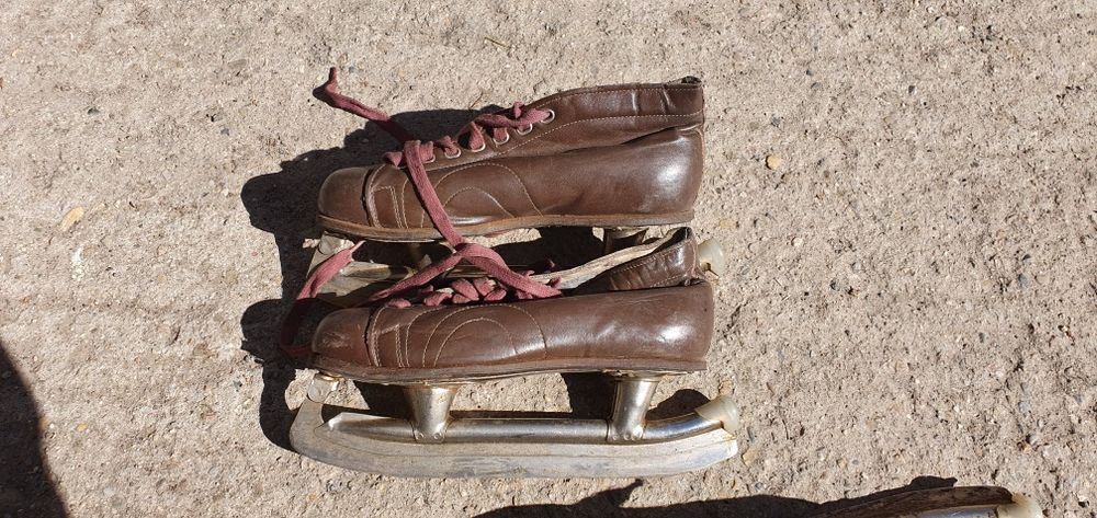 Кънки на лед,  останаха кафявите