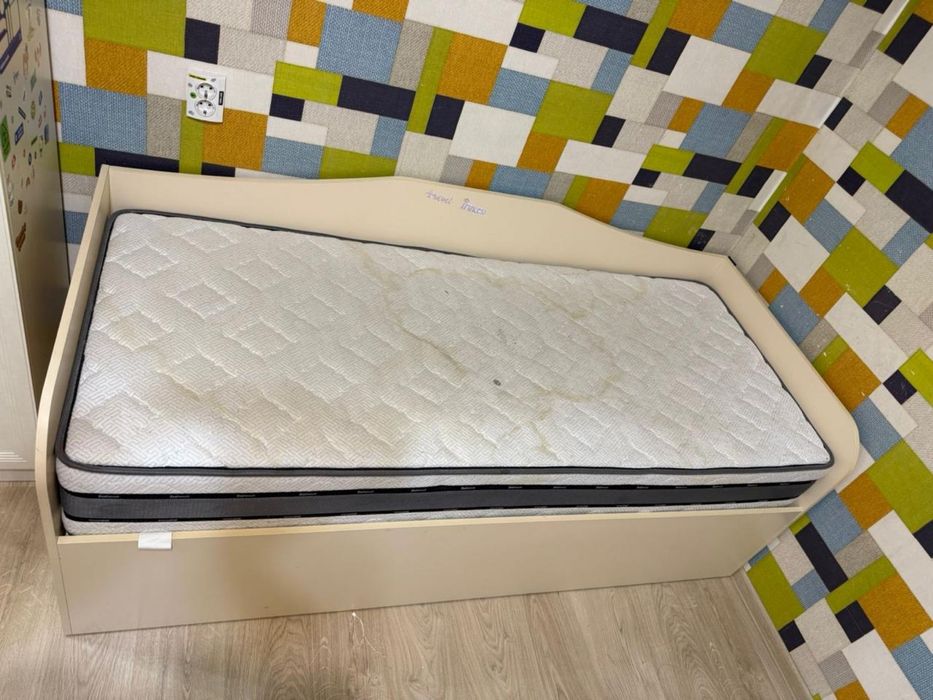 Кровать с ортопедическим матрасом