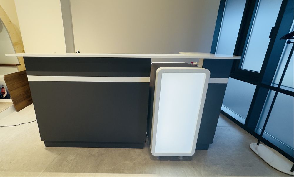 Модерна рецепция с LED светещ панел-подходяща за офис/салон/студио