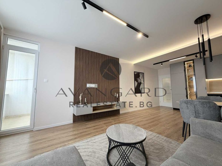 оф.25472 Дизайнерски тристаен/ Съдийски