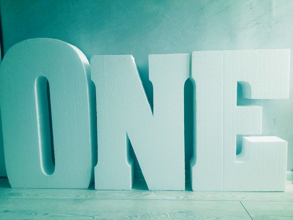 Обемни надписи букви цифри