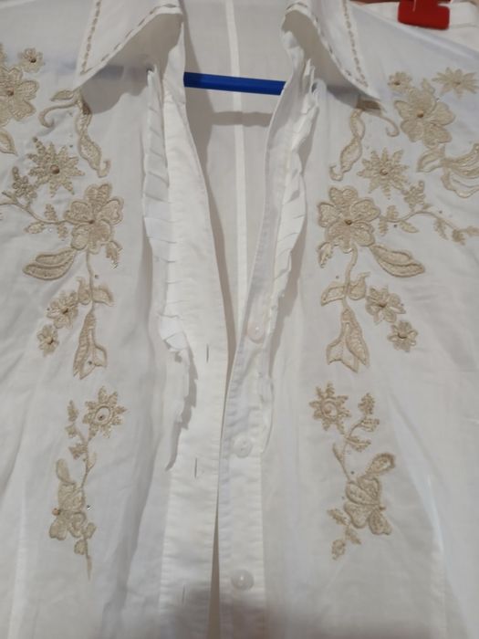 Costumat din în și bumbac cu broderie aurie