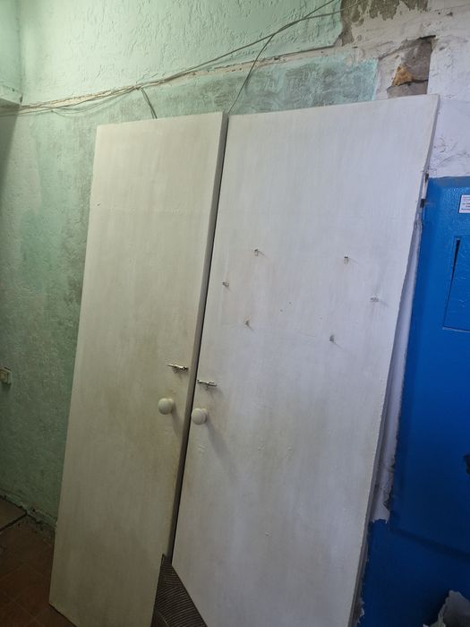Ппродаю двери от ванной и туалете