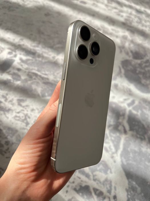 В продаже Айфон 15pro max