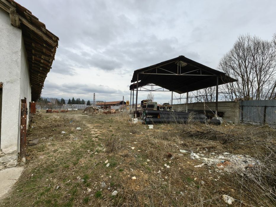 Дава се под наем Промишлена сграда в Разлог - 4081 кв.м за 306 € - Снимка #4