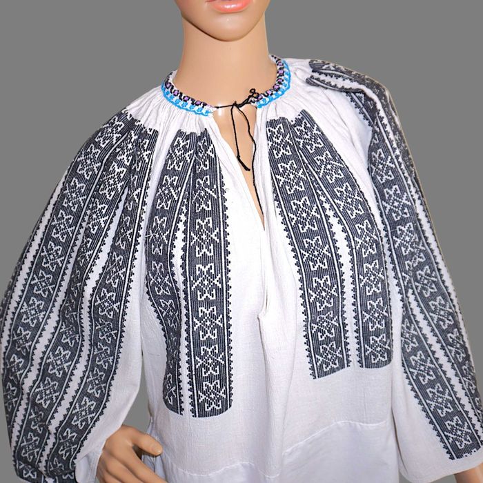 Costum popular autentic vechi din Muntenia, port popular cu fota M-L